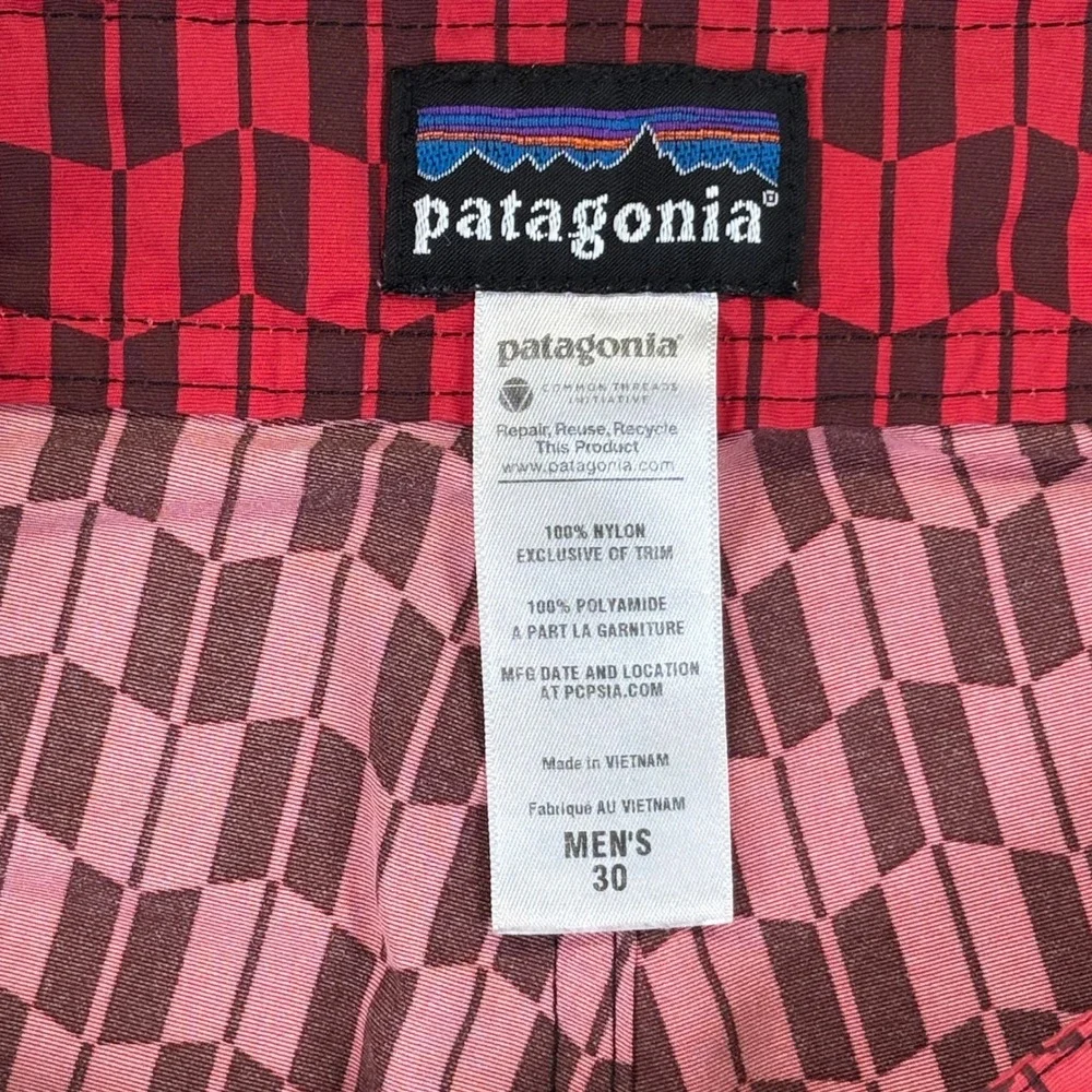 Patagonia Mens 30 Board Shorts Red Black Geometric Chevron Swim Trunks Nylon